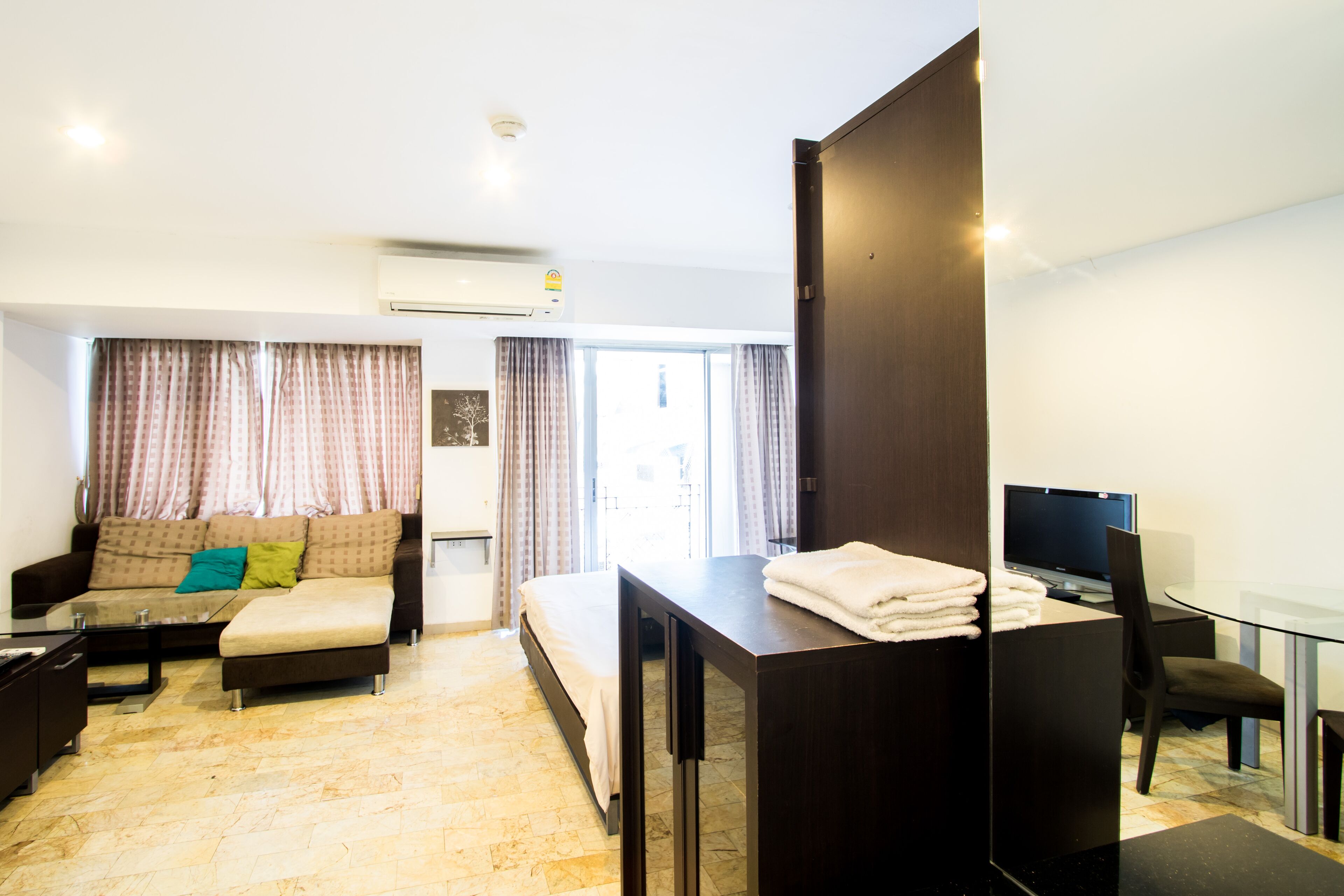 Night Bazaar Road - 40 Sqm - 3rd Floor - Work-From-Home & Fully Fitted Kitchen