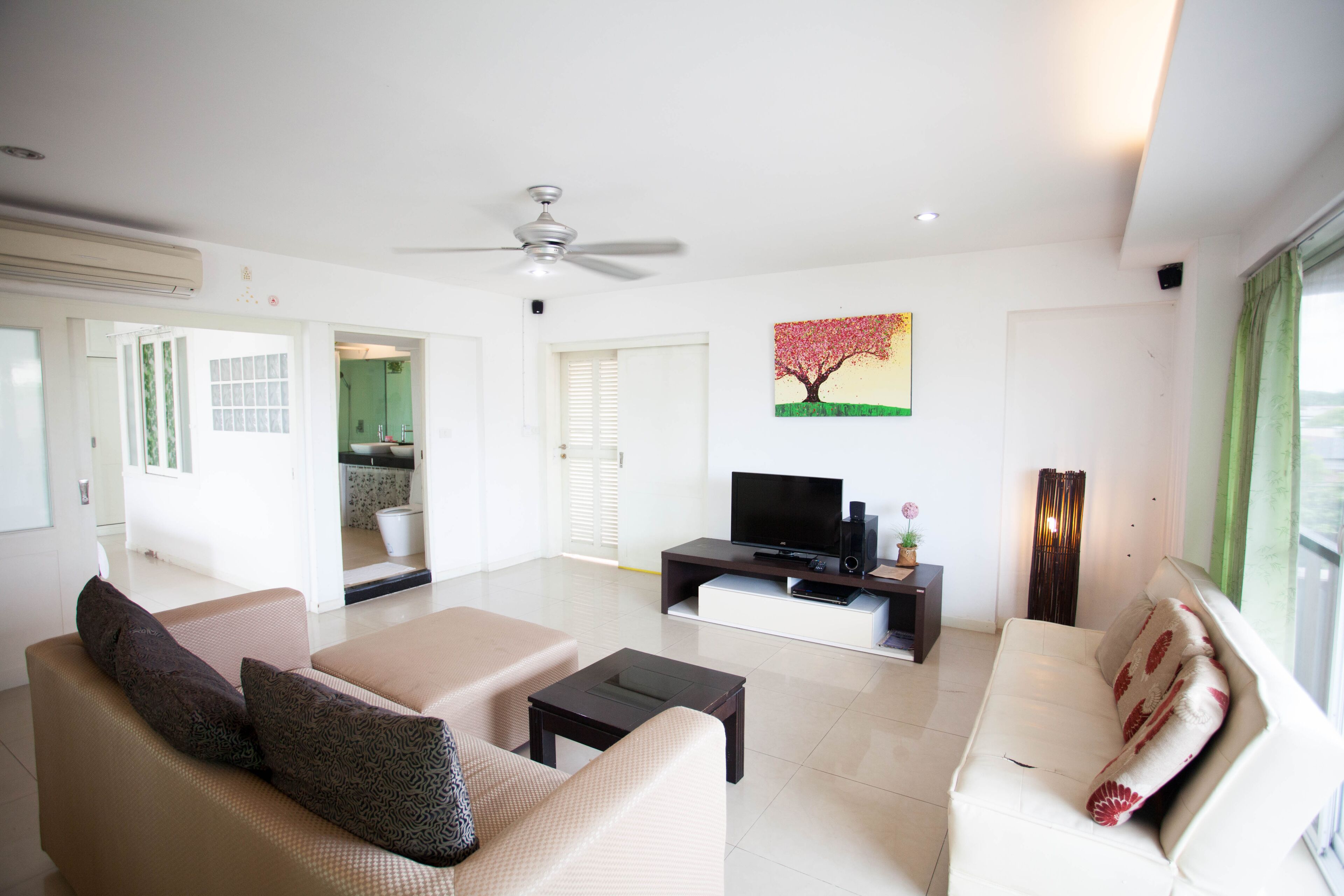 Night Bazaar Road 1BR 90 Sqm 4th Floor - Work-From-Home & Fully Fitted Kitchen