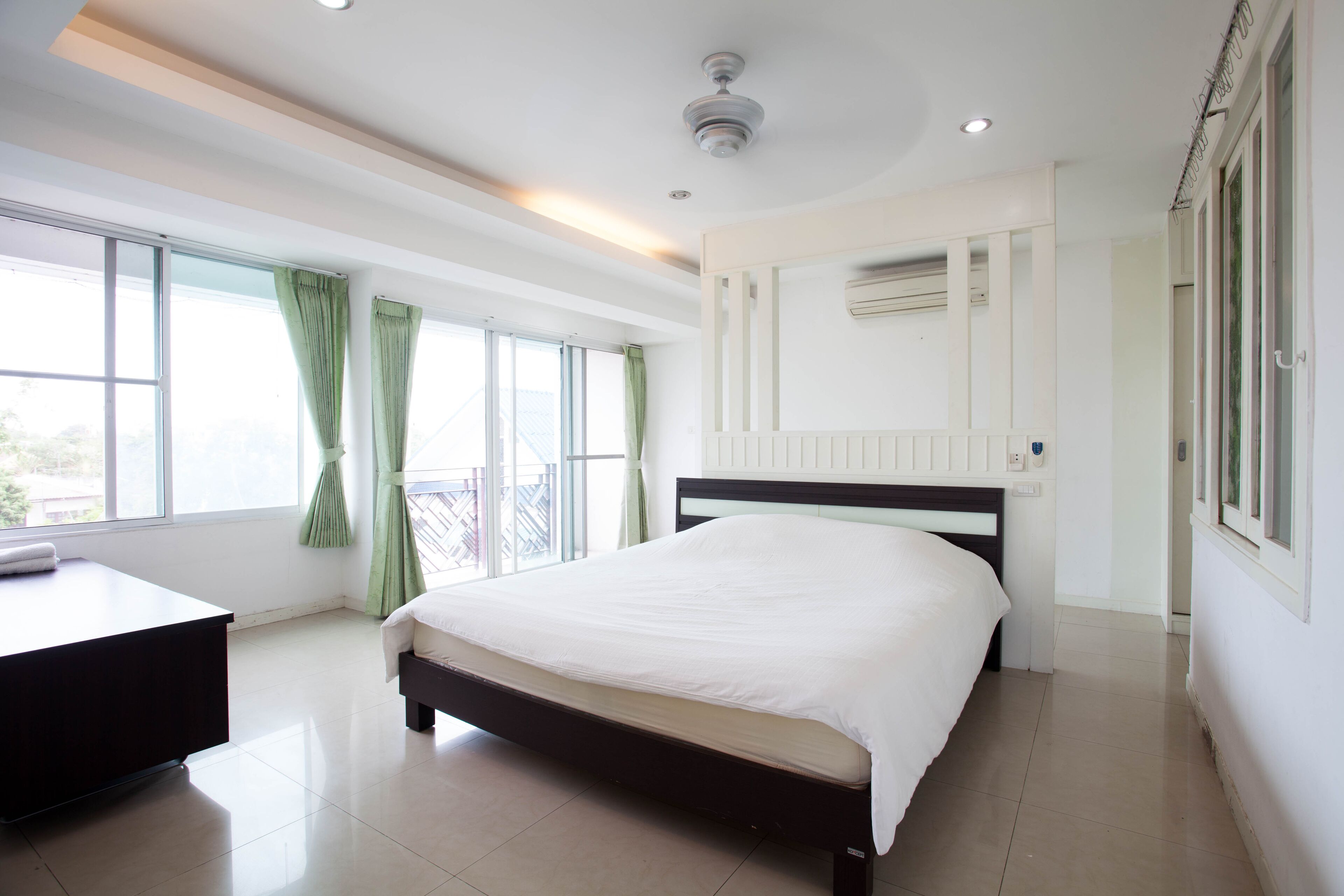 Night Bazaar Road 1BR 90 Sqm 4th Floor - Work-From-Home & Fully Fitted Kitchen