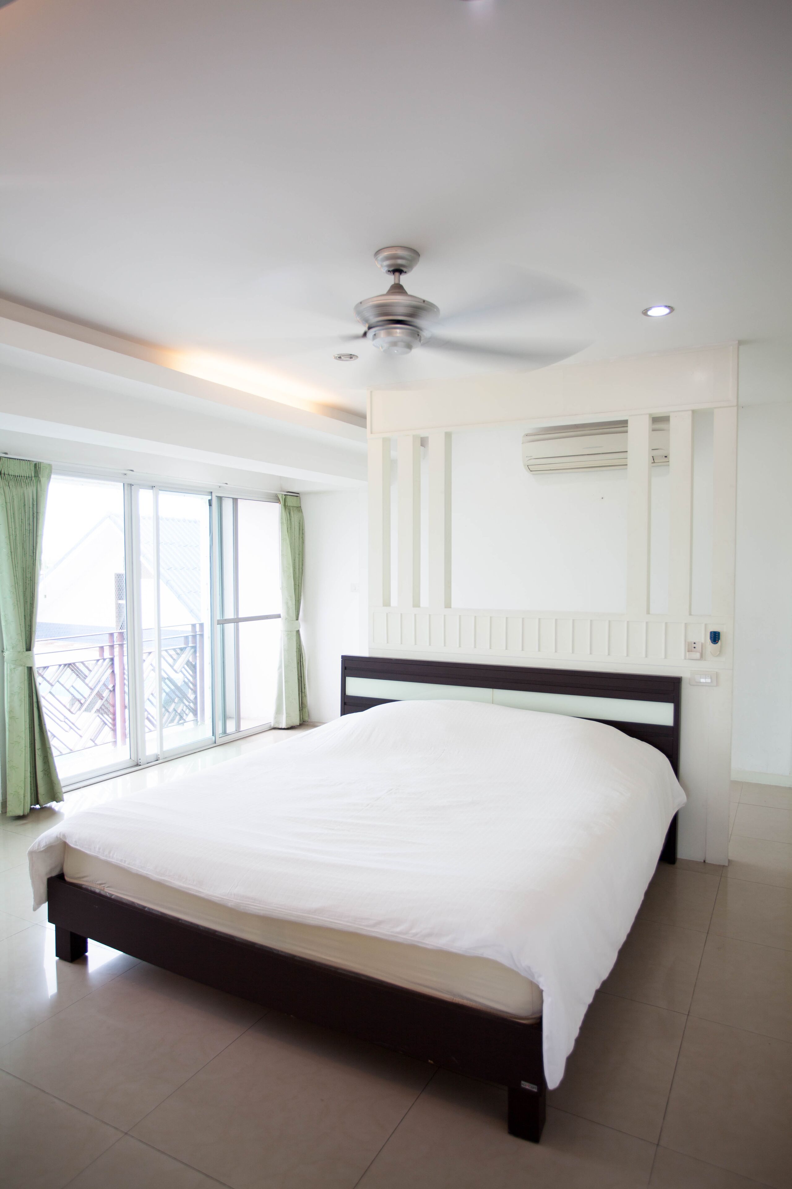 Night Bazaar Road 1BR 90 Sqm 4th Floor - Work-From-Home & Fully Fitted Kitchen