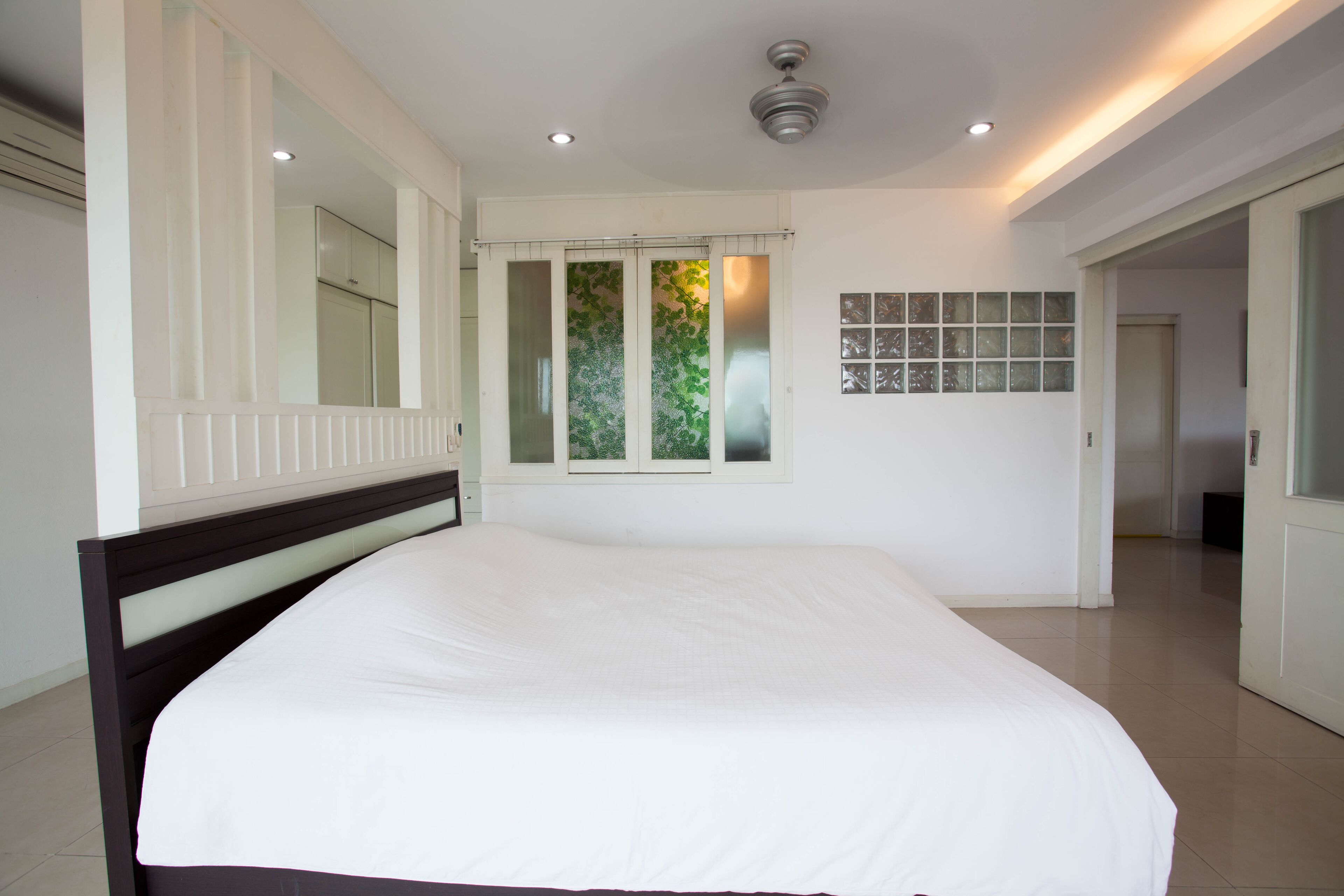 Night Bazaar Road 1BR 90 Sqm 4th Floor - Work-From-Home & Fully Fitted Kitchen