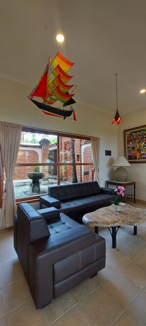 5 Bedrooms Villa with Private Pool   | リビング エリア | 薄型テレビ