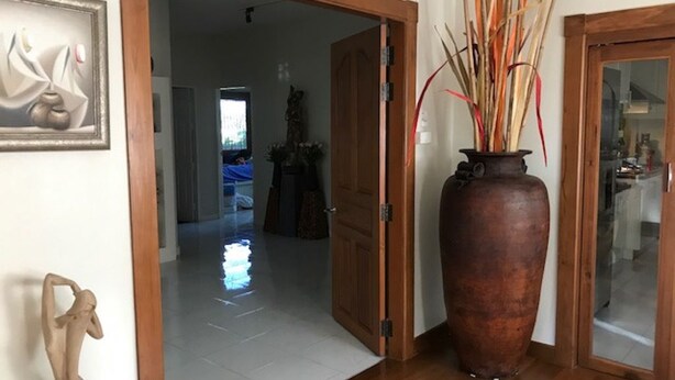 Interior - The Zen Den (Hang Dong)