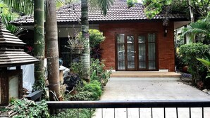 Exterior - The Zen Den (Hang Dong)