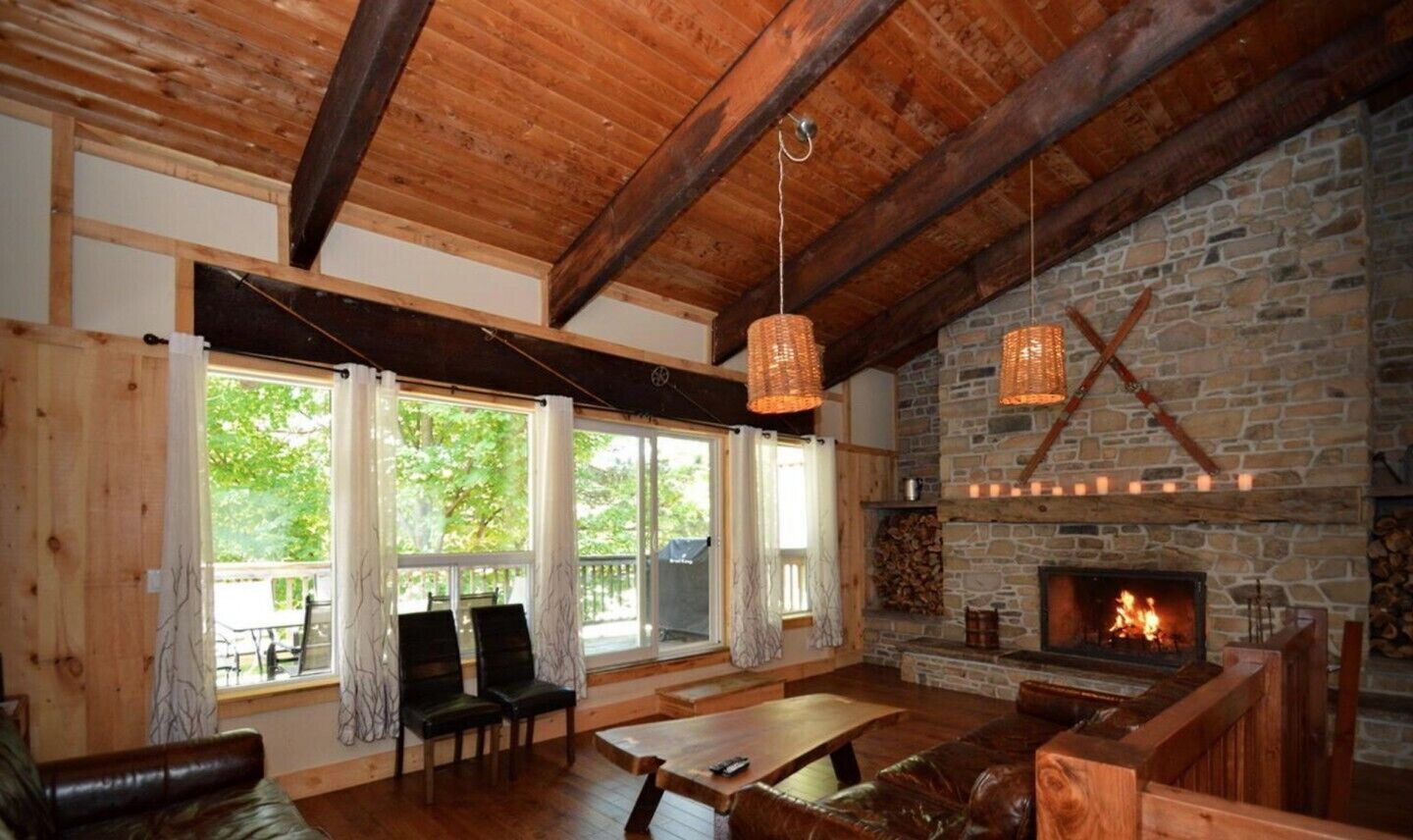 9 Bedroom Blue Mountain Luxury Chalet with Hot Tub