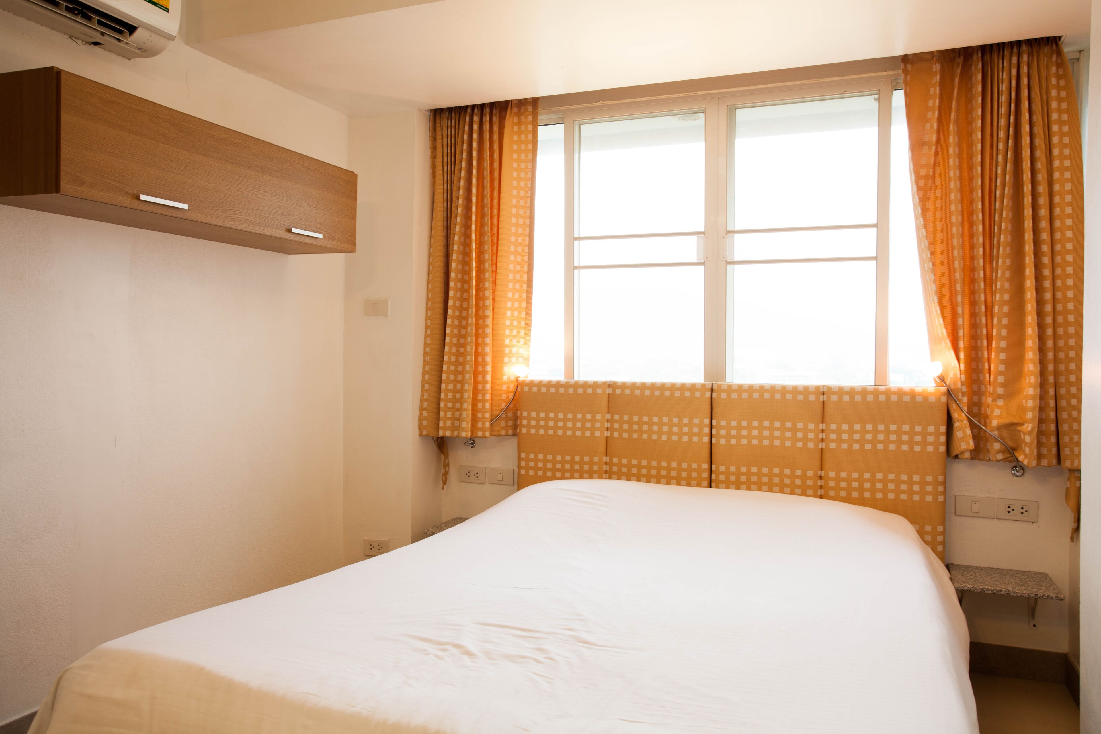 Night Bazaar Road-Doi Suthep View 13th Floor w/ Fully Fitted Kitchen