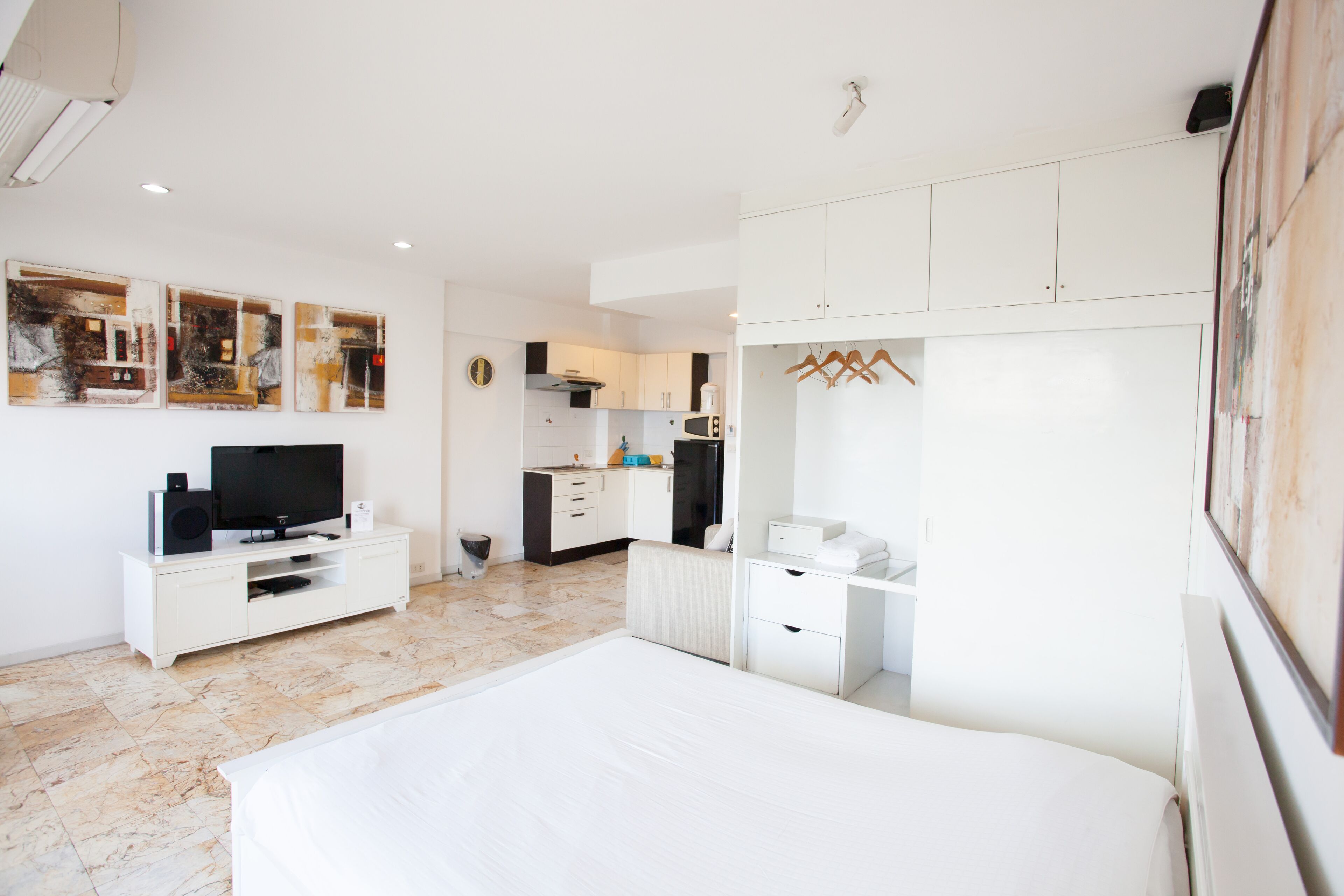 Night Bazaar Road - 40 Sqm - 10th Floor - Work-From-Home w/ Fully Fitted Kitchen