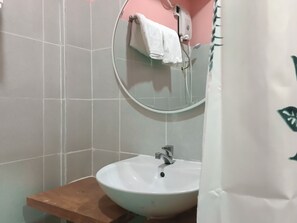 HÄrtork, handdukar, schampo och toalettpapper