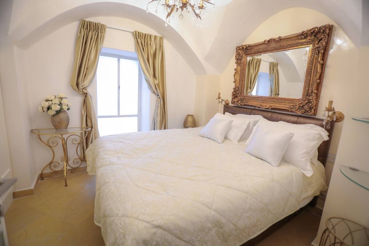 Deluxe Apartment, 1 Bedroom, Kitchen | Premium bedding, in-room safe, soundproofing