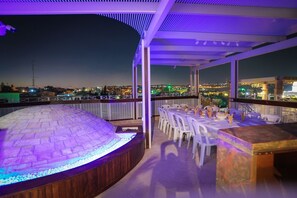 Appartement Penthouse luxueux, terrasse, vue sur la ville | Restauration