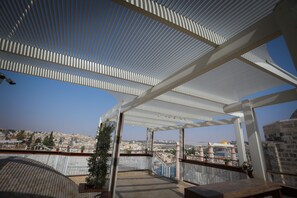 Appartement Penthouse luxueux, terrasse, vue sur la ville | Balcon
