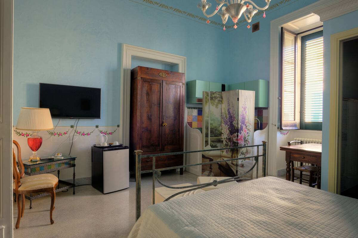 Superior Double Room, Kitchenette | 1 bedroom, blackout drapes, rollaway beds (surcharge), WiFi (free)