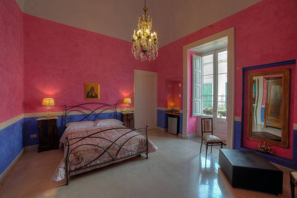 Deluxe Double Room | 1 bedroom, blackout drapes, rollaway beds (surcharge), WiFi (free)