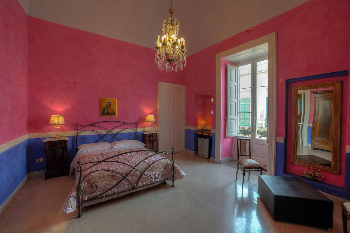 Deluxe tweepersoonskamer | 1 slaapkamer, verduisterende gordijnen, extra bedden, gratis wifi