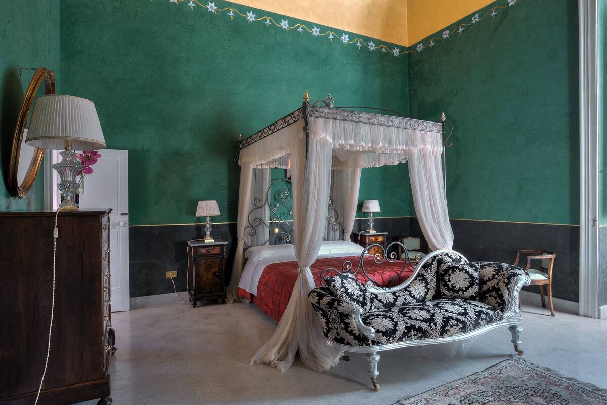 Suite, Jetted Tub | 1 bedroom, blackout drapes, rollaway beds (surcharge), WiFi (free)