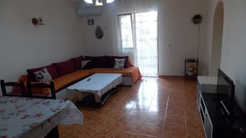 Appartement, 2 chambres | Coin séjour | Télévision à écran plat