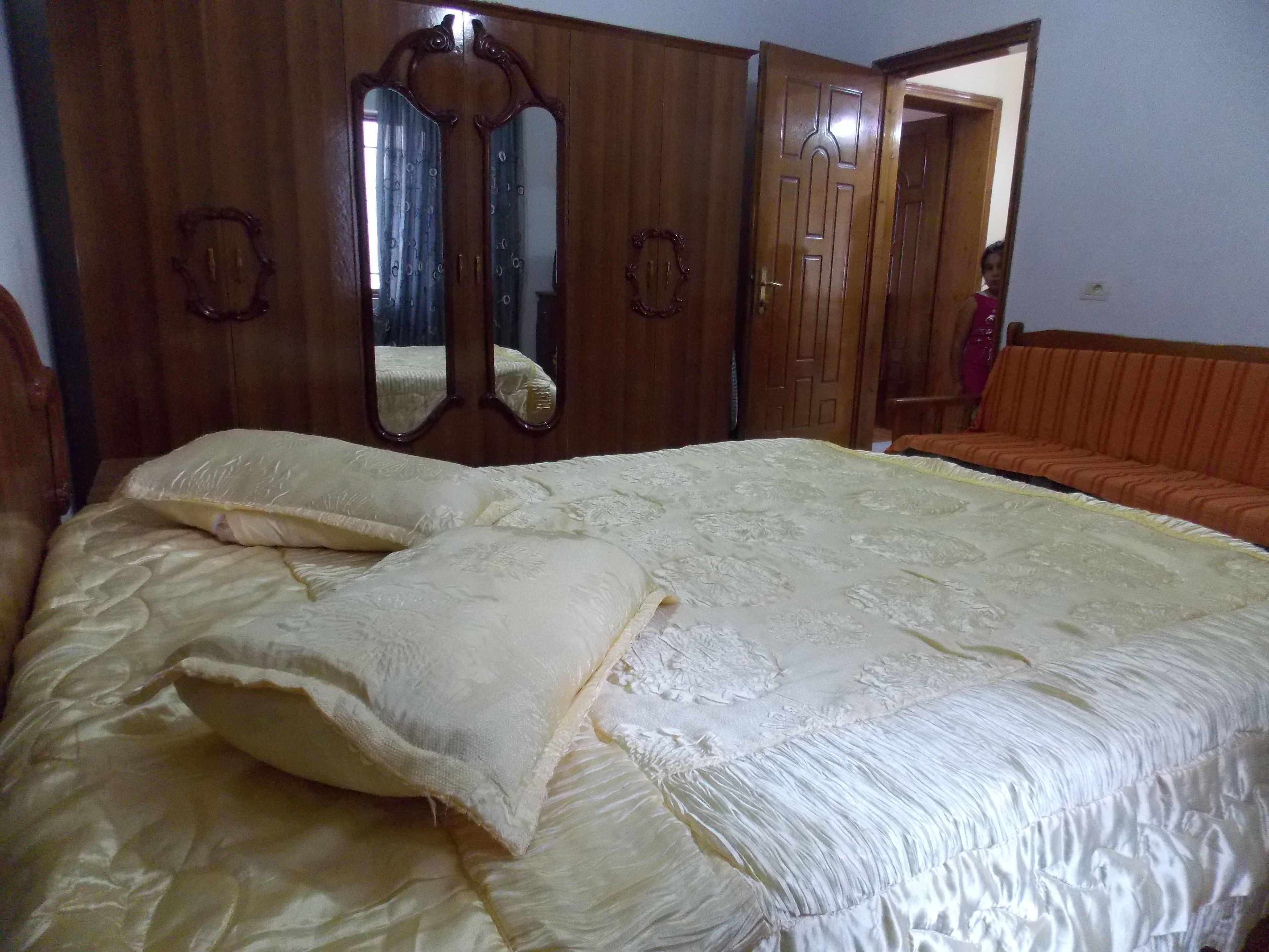 Iron/ironing board, free WiFi, bed sheets