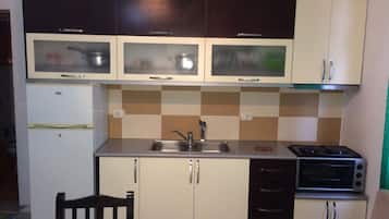 Appartement, 1 chambre | Cuisine privée | Réfrigérateur, plaque de cuisson, bouilloire électrique