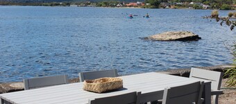 Lakeside apartment with boat ramp & jetties