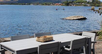 Lakeside apartment with boat ramp & jetties