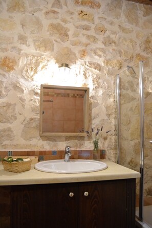 Combined shower/tub, hair dryer, towels, soap