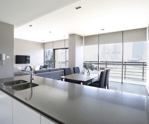 Deluxe Apartment, 2 Bedrooms | Private kitchen