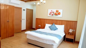 Minibar, in-room safe, desk, laptop workspace - Asil Hotel (Sanliurfa)