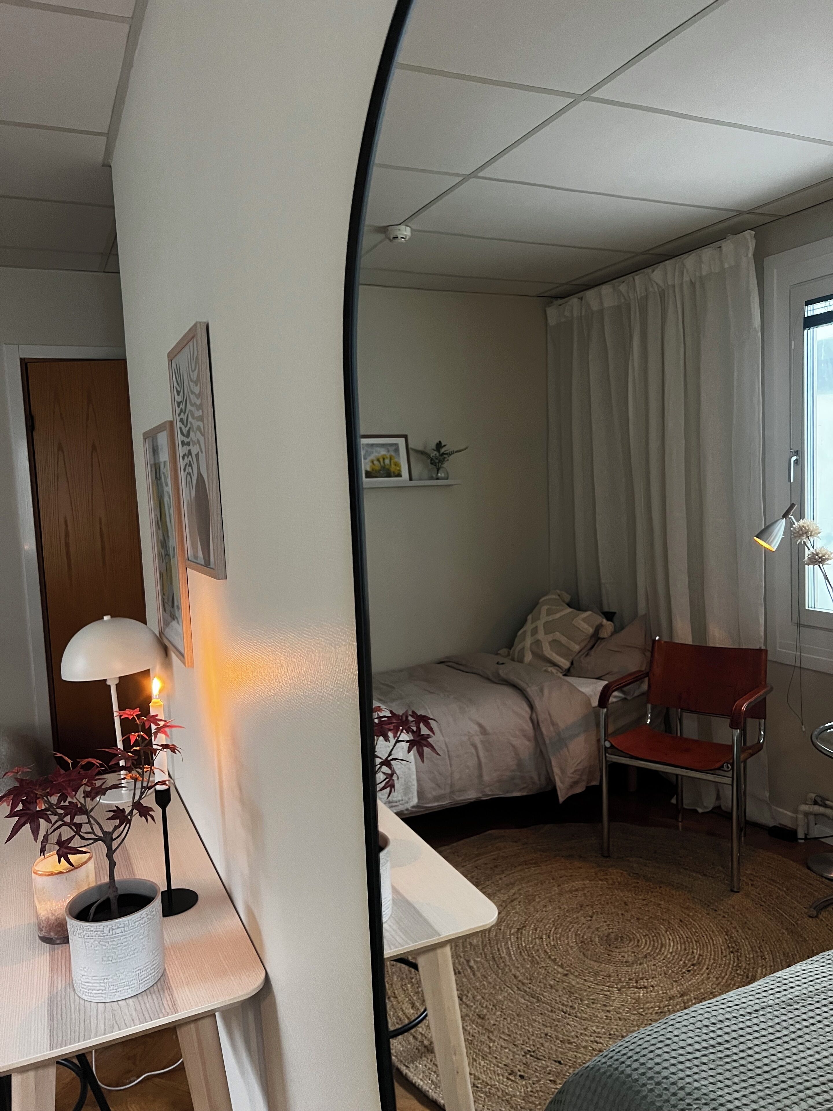 family room | desk, travel cot, free wifi, bed sheets