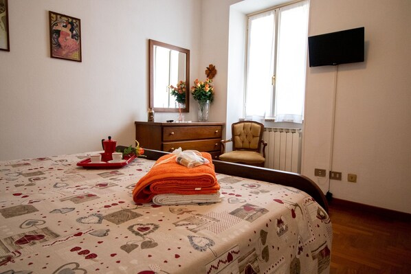 2 bedrooms, iron/ironing board, travel cot, free WiFi