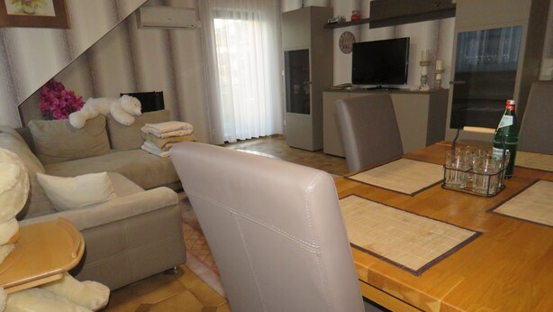 Apartment, 2 Bedrooms (incl. 40€ cleaning fee) | In-room dining - Stadtwohnung Ursus (Koblenz)