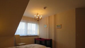 Apartment, 2 Bedrooms (incl. 40€ cleaning fee) | 2 bedrooms, soundproofing, cribs (free), WiFi (free) - Stadtwohnung Ursus (Koblenz)
