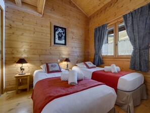 3 bedrooms, WiFi (free), bed sheets