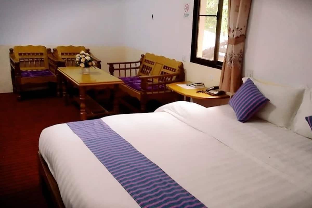 Habitació doble Deluxe, vistes al jardí | Minibar, escriptori i espai de treball apte per a portàtils 