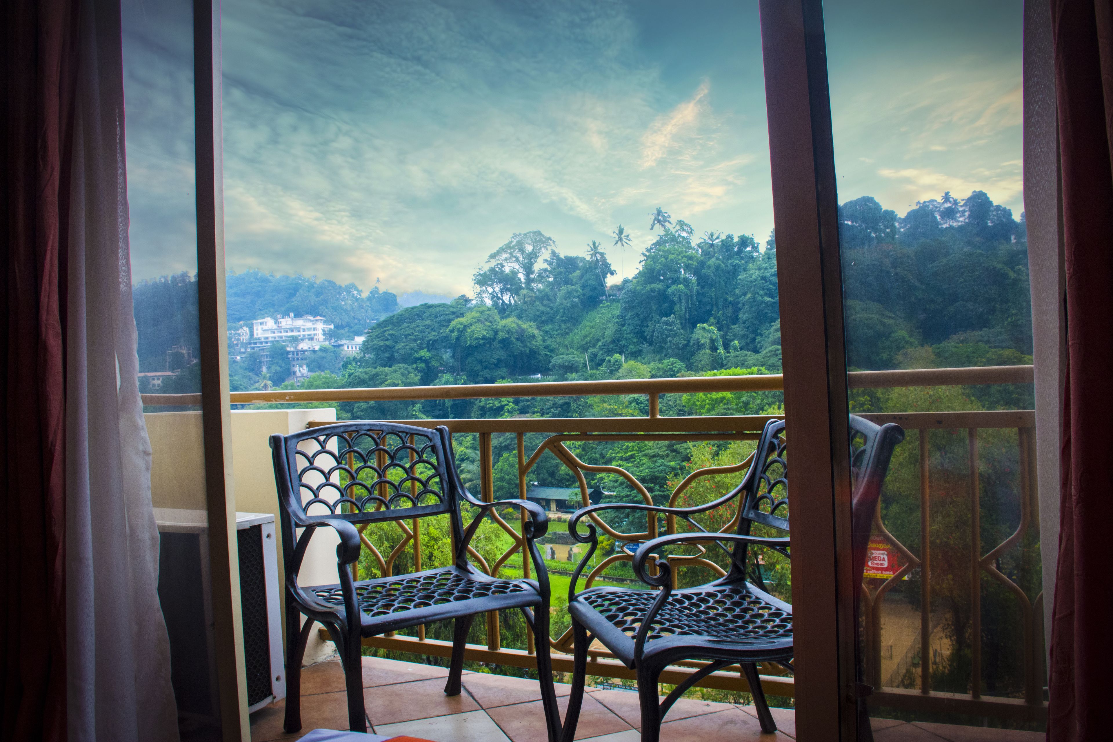 Minibar, bureau, rideaux occultants, chambres insonorisées