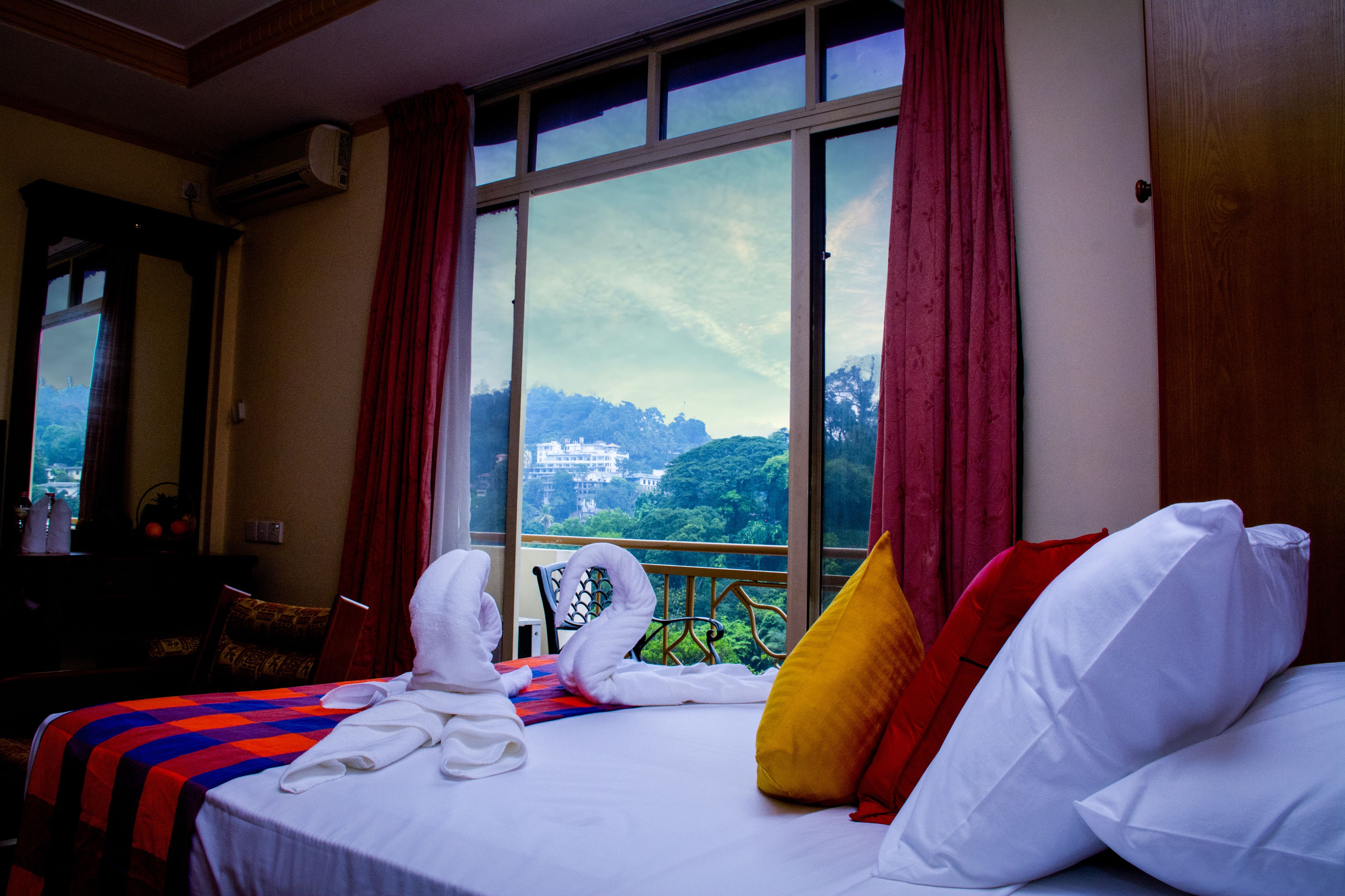 Deluxe Double Room, 1 Bedroom, Non Smoking, Lake View | Minibar, desk, blackout drapes, soundproofing