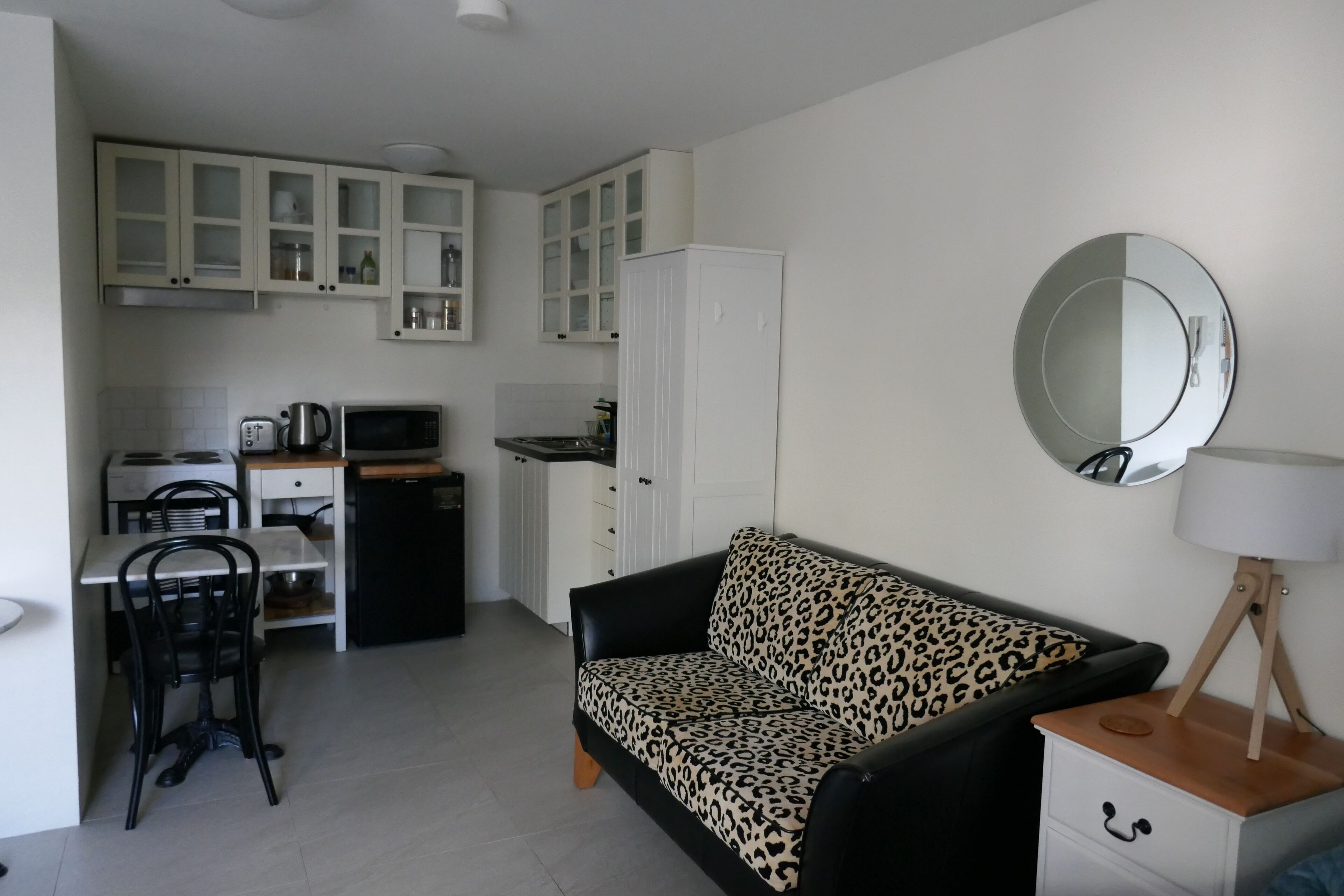 Elegant Studio in the heart of Manly — image 8