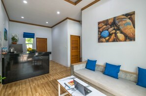 Apartemen Deluks, 2 kamar tidur, akses ke kolam renang | Area keluarga | Smart TV