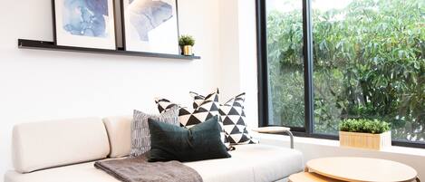 Deluxe Apartment, 1 Bedroom, Kitchen | Living room | 43-inch flat-screen TV with cable channels, LED TV