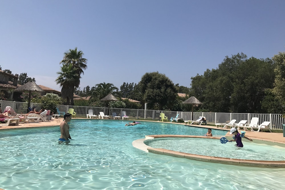 two rooms in res. with swimming pool 10 minutes by car from Porto Vecchio prox plag