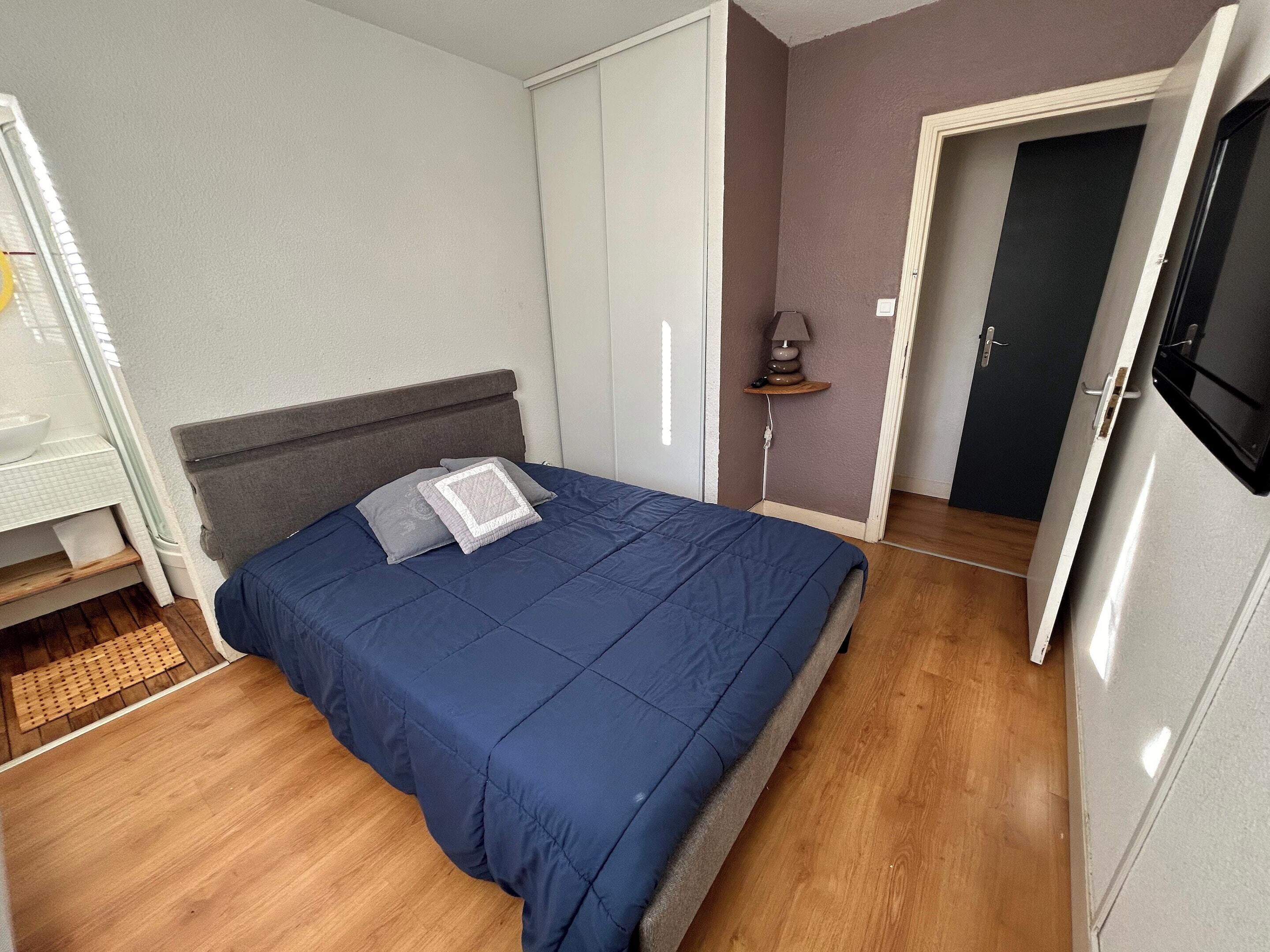 2 bedrooms, iron/ironing board, free WiFi