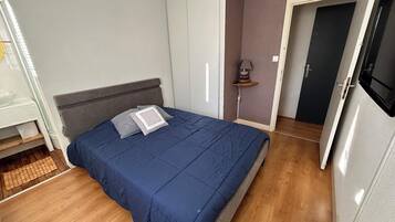 2 bedrooms, iron/ironing board, free WiFi