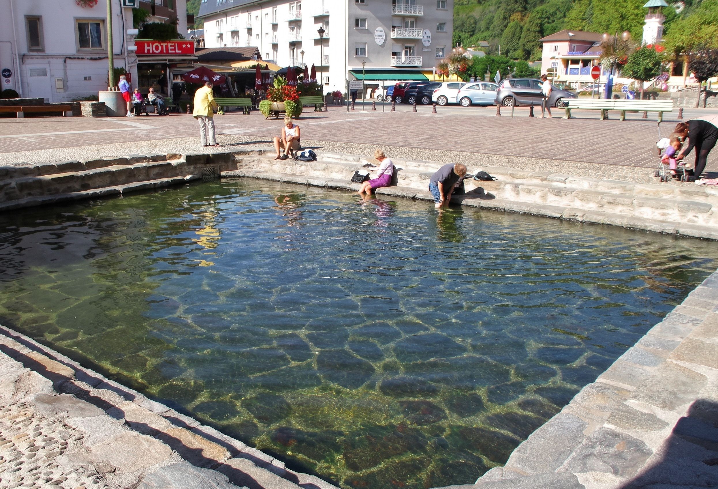 حمام سباحة