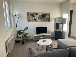 Fernseher, Stereoanlage