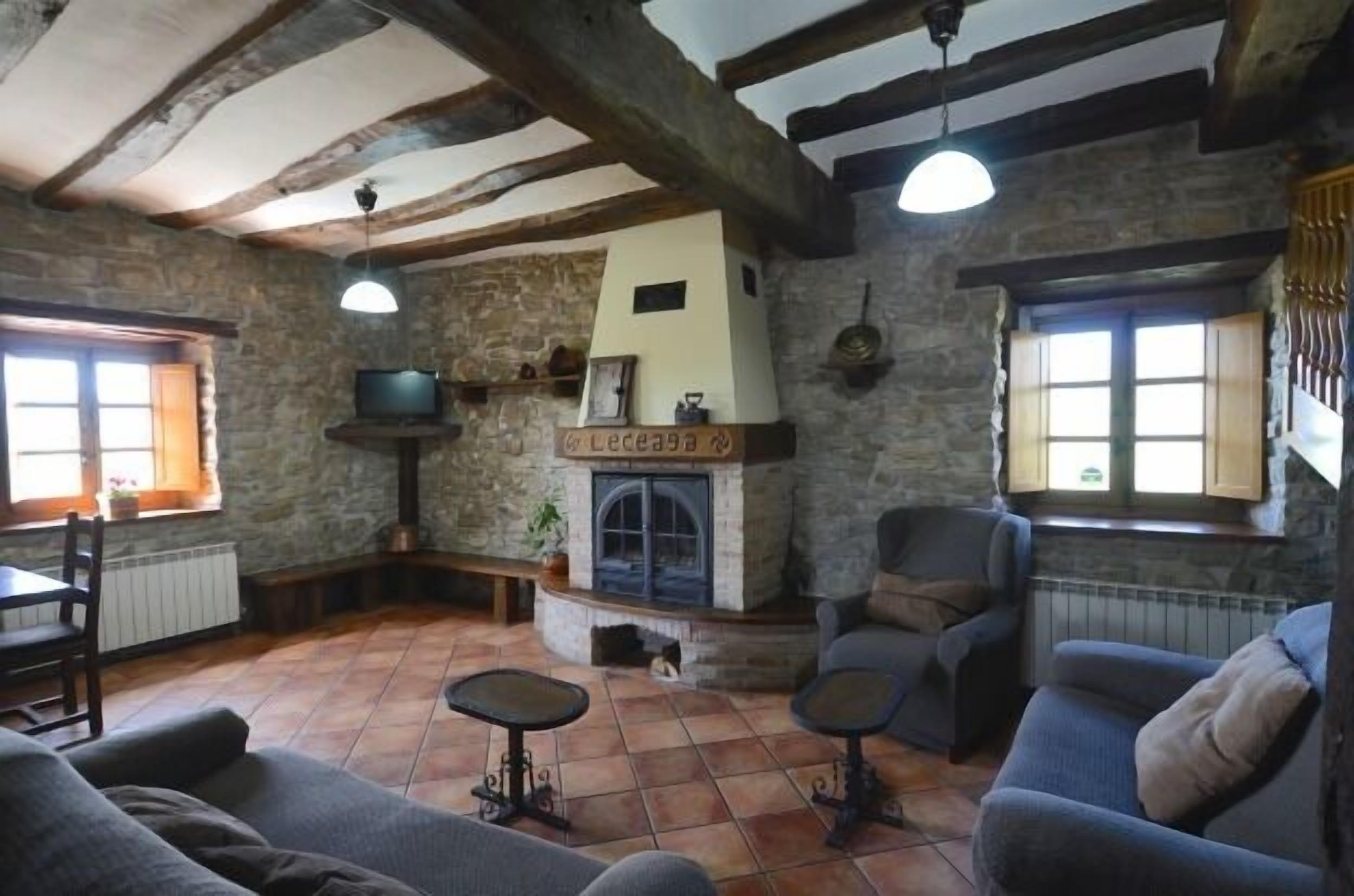 Leciaga Rural Cottage for 14 people