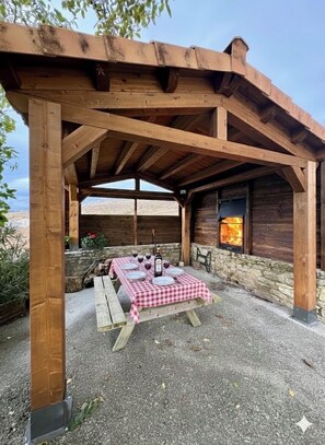 Outdoor dining - Leciaga Rural Cottage for 14 people (Goñi)