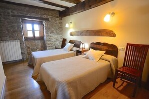 6 bedrooms, iron/ironing board, travel crib, WiFi - Leciaga Rural Cottage for 14 people (Goñi)