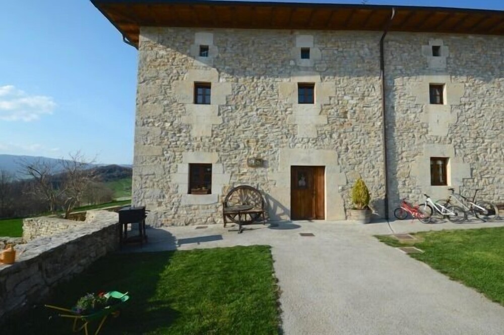 Leciaga Rural Cottage for 14 people
