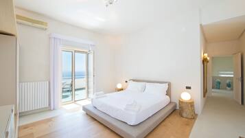 4 chambres, coffres-forts dans les chambres, fer et planche Ă repasser