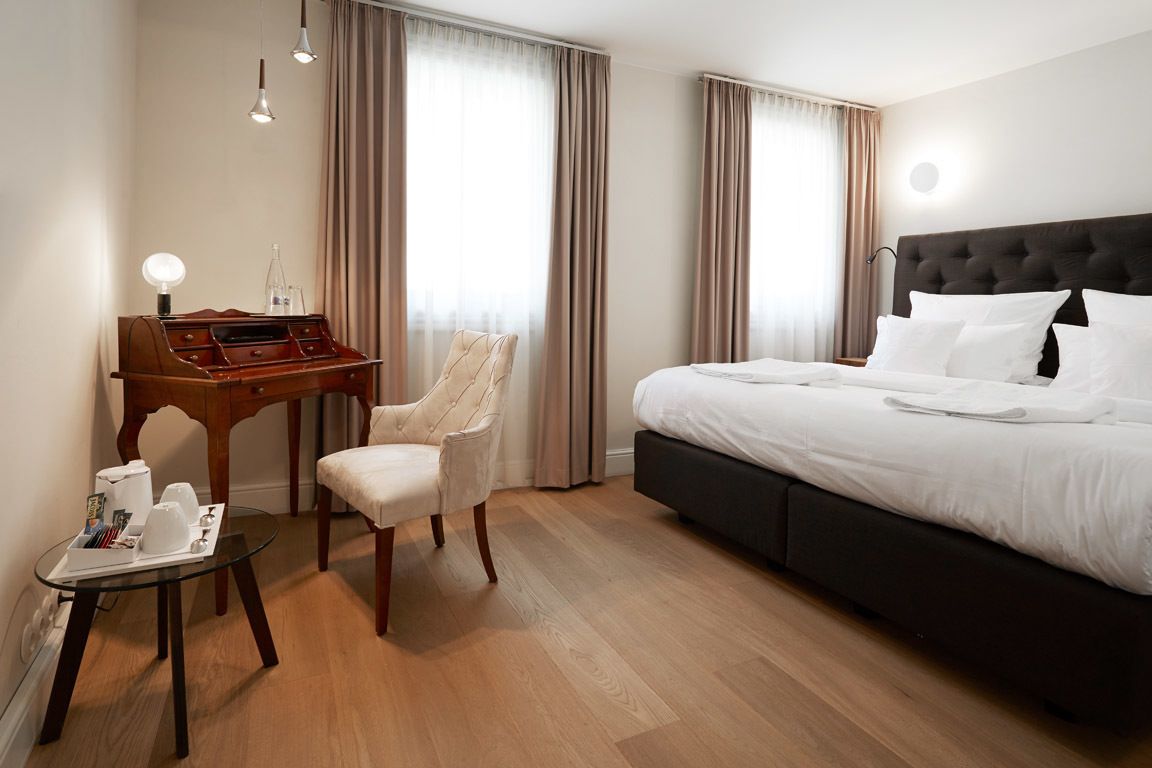 Chambre Standard double | Literie hypoallergénique, décor unique, ameublement unique, bureau