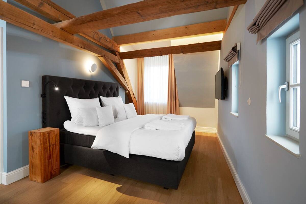 Deluxe Double Room | Hypo-allergenic bedding available, desk, WiFi (free)